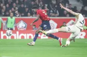 Lille écrase Lens 3-0 et grimpe sur le podium de la Ligue 1, compromettant les espoirs lensois