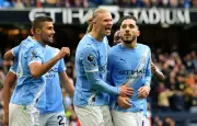 Manchester City vise le sommet face à Burnley dans une Premier League haletante