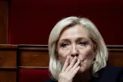 Marine Le Pen voit le RN face au centre-droit en 2027