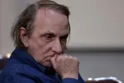 Michel Houellebecq publie un recueil de poèmes sur la mort et l'espoir