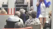 Miss Bénédicte illumine un Ehpad de l'Hérault avec son spectacle musical