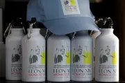 Monaco : les goodies du Pape Léon XIV, entre souvenirs et revente en ligne