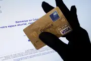 Nouvelle arnaque aux cartes bancaires : la police nationale met en garde contre des courriers frauduleux