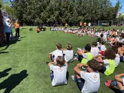 Orange utilise le football pour sensibiliser les jeunes aux dangers d'Internet à Bayonne