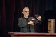 Pascal Faidy mêle mentalisme et viticulture dans « Les Mystères du vin » à l'Alambic des Arts