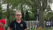Philippe Zuzza, 63 ans, monte sur le podium en tir à l'arc après une progression fulgurante