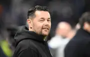Pierre Sage, l'entraîneur chercheur qui révolutionne le RC Lens avec sa méthode unique