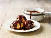 Pâques gourmand : la montagne de profiteroles à l'italienne fait sensation