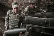 Prêt de 90 milliards à l'Ukraine, décès d'un casque bleu français, victoire de Paul Seixas : l'actu du 22 avril