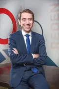 Reden finalise un refinancement de 1,1 milliard d'euros pour son expansion photovoltaïque