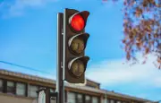 Rome envisage un feu blanc pour les voitures autonomes aux carrefours