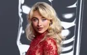 Sabrina Carpenter dévoile les coulisses de son show ambitieux à Coachella