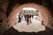 Saintes inaugure la Porte des morts restaurée de son amphithéâtre gallo-romain