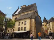 Sarlat : le budget 2026 qualifié de 'transition' cristallise les tensions politiques