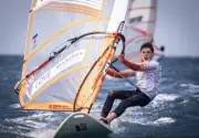 Simon Pirastu, 13 ans, vice-champion du monde de planche à voile en Turquie