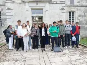Sophia Skrzypec échange avec des lycéens sur son métier de sous-préfète