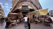 À Sète, un couple reprend la brasserie Le Flore avec enthousiasme