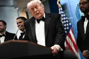 Stupeur mondiale après des tirs lors d'un gala à Washington avec Trump