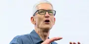 Tim Cook quitte Apple : un géant de la tech en quête de leadership dans l'IA