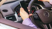 Téléphone au volant : suspension de permis immédiate dans 4 départements dès mai 2026