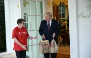 Trump reçoit McDonald's à la Maison-Blanche pour défendre sa politique fiscale