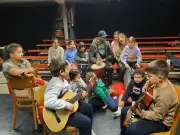 Un spectacle intergénérationnel à Mauléon-Licharre retrace l'histoire locale