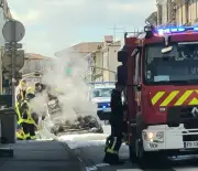 Un véhicule prend feu sur le pont en pierre de Marans, le conducteur indemne