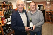 Un vigneron béarnais crée une cuvée papale après la découverte des racines de Léon XIV