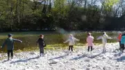 Une classe découverte au bord du Gardon : des CE1 explorent le cycle de l'eau et la biodiversité