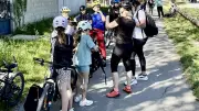 Une classe de CM2 découvre les capitelles de Saint-Roch à vélo lors d'une sortie pédagogique