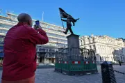 Une mystérieuse statue signée Banksy apparaît à Londres