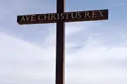Une nouvelle croix géante d'extrême droite plantée dans les Alpes-Maritimes par le collectif Ainsi soit-il 06