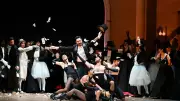 Une Traviata audacieuse à Montpellier brouille les genres et dénonce le patriarcat