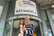 Victoire, la Beagle sauvée des labos, réconforte les patients du centre anti-cancer de Nice