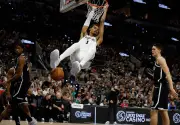 Victor Wembanyama éblouit en play-offs NBA avec un record historique pour les Spurs