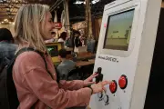 Vintage : la mode des années 1980 à 2000 séduit toutes les générations