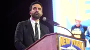 Zohran Mamdani, le socialiste souriant favori des municipales à New York