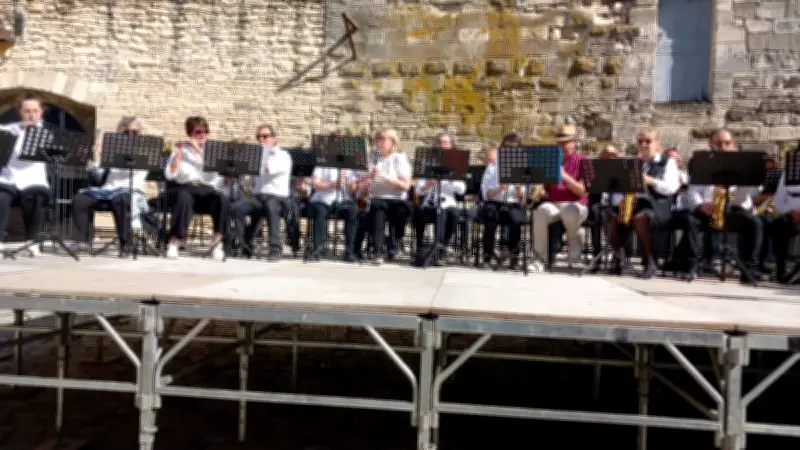 130 ans de musique célébrés ensoleillés à Barjac