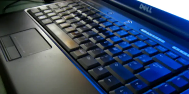 169 e-mails et 6h de réunion par semaine : les risques de l'infobésité au travail