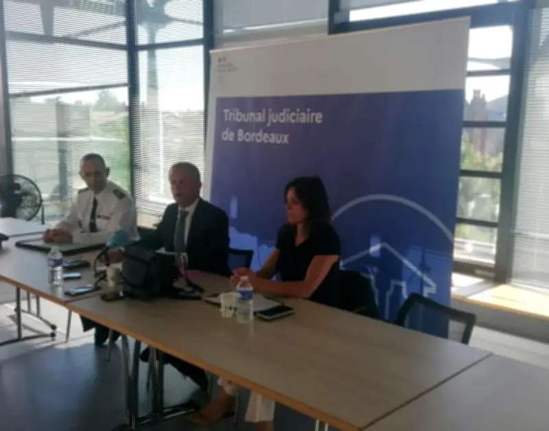 17 jeunes interpellés pour extorsions violentes à Bordeaux