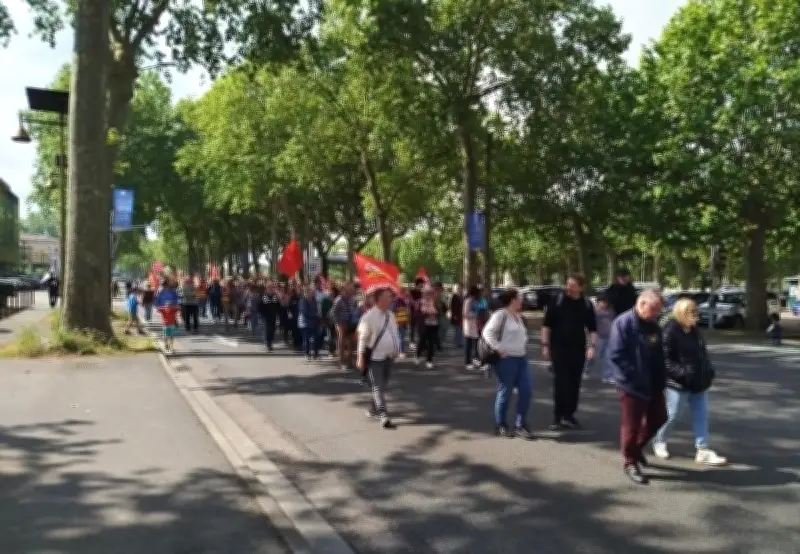 1er mai à Agen : un millier de manifestants pour les droits des travailleurs