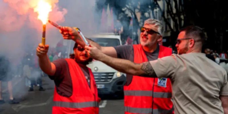 1er mai : les syndicats défilent dans toute la France, le cortège parisien s'élance