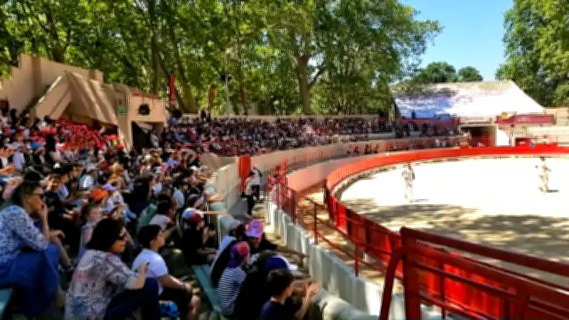 2 000 écoliers découvrent les traditions camarguaises à Beaucaire