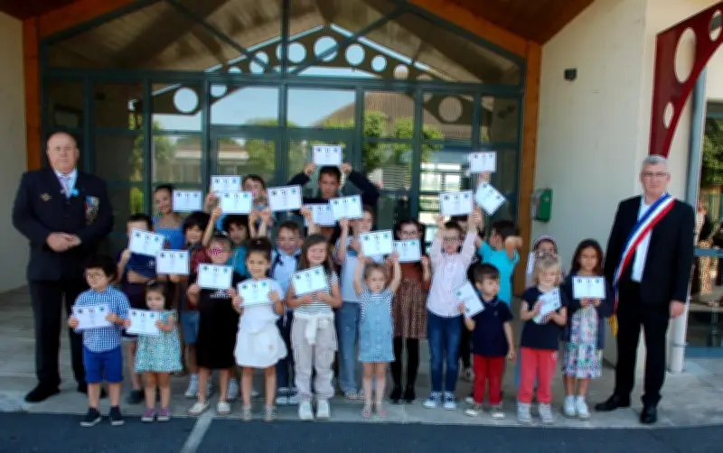 25 élèves reçoivent le Certificat de gardien de la mémoire