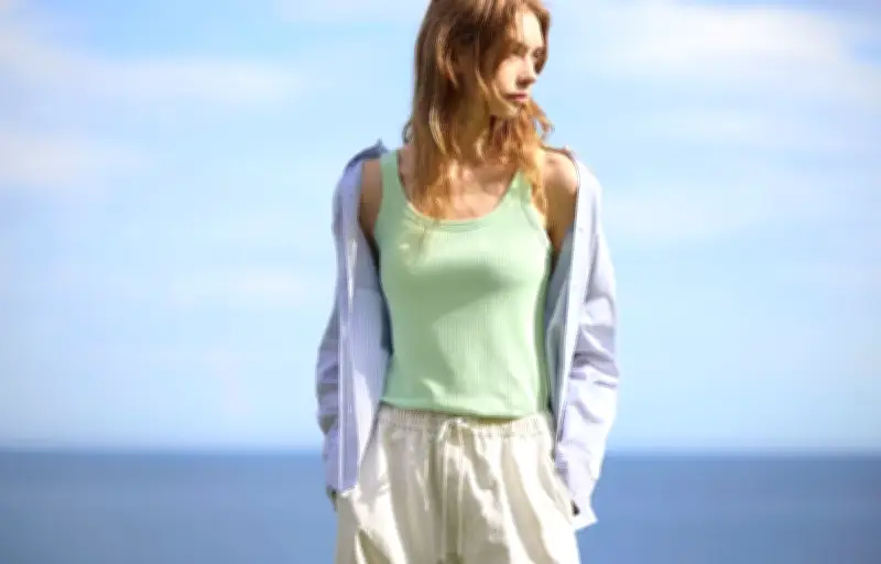 5 pièces en lin incontournables chez UNIQLO pour un été stylé