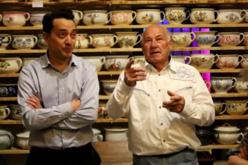 8 000 pots de chambre : la collection record de Guy Barrière à Izon