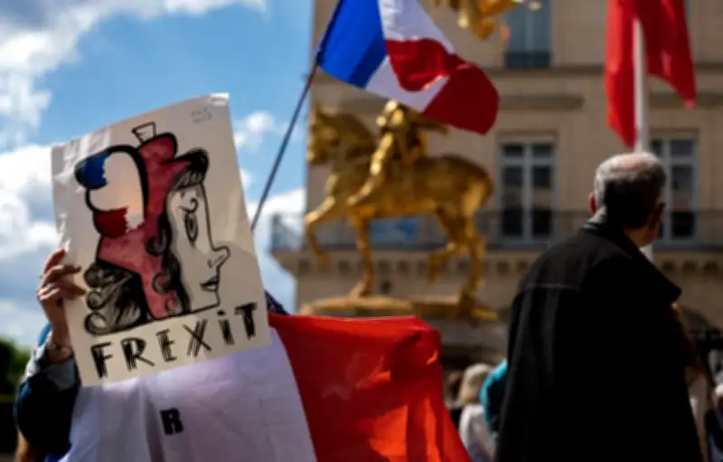 94 interpellations à Paris lors de manifestations interdites d'ultradroite et d'antifascistes