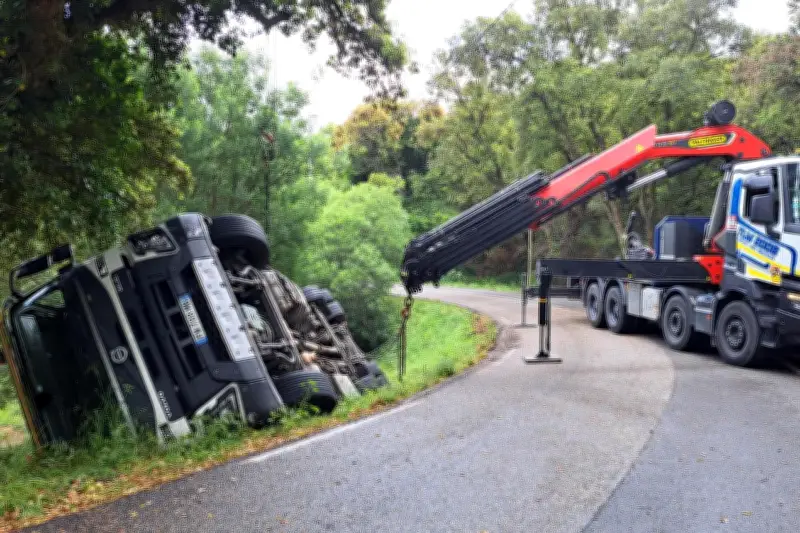 Accident de camion couché : circulation coupée sur la RD44 au Plan-de-la-Tour
