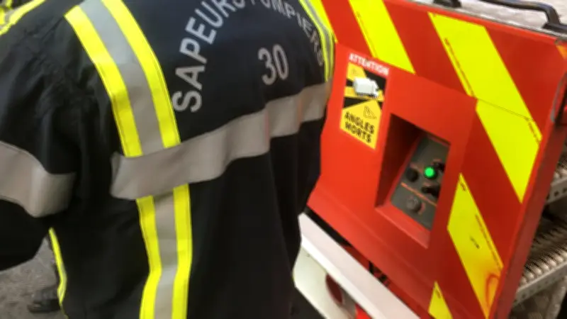 Accident à Pouzilhac : deux jeunes gravement blessés, voiture sur le toit