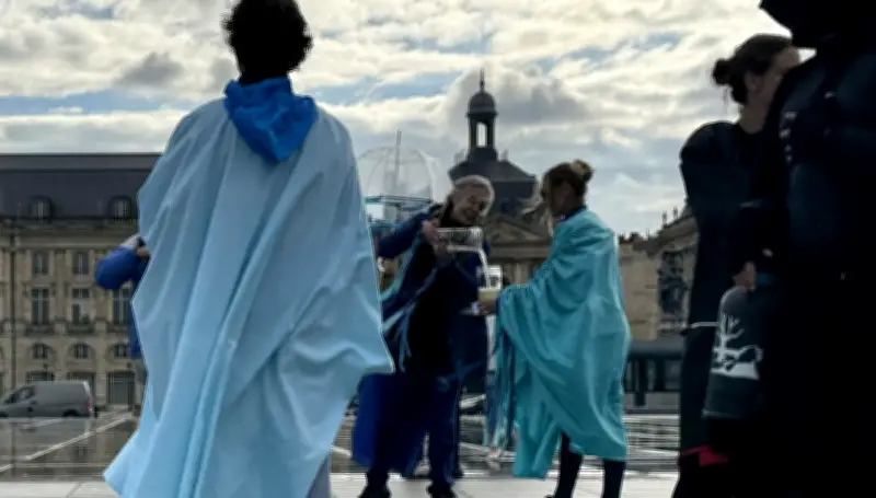 Action d'Extinction Rebellion à Bordeaux contre les pesticides